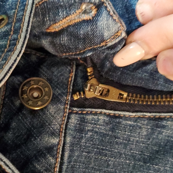 JEAN SHORTS BRAND NEW never worn too small. - Picture 7 of 7